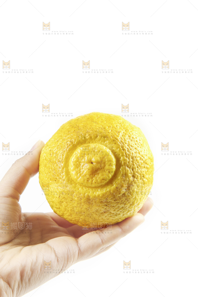手里拿着贡柚