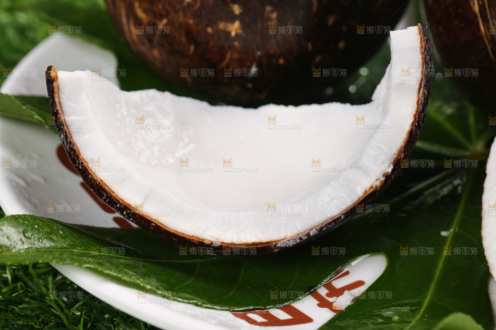 盘子里的椰子