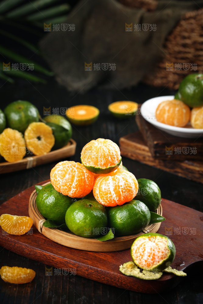 篮子里装着清香茶橘