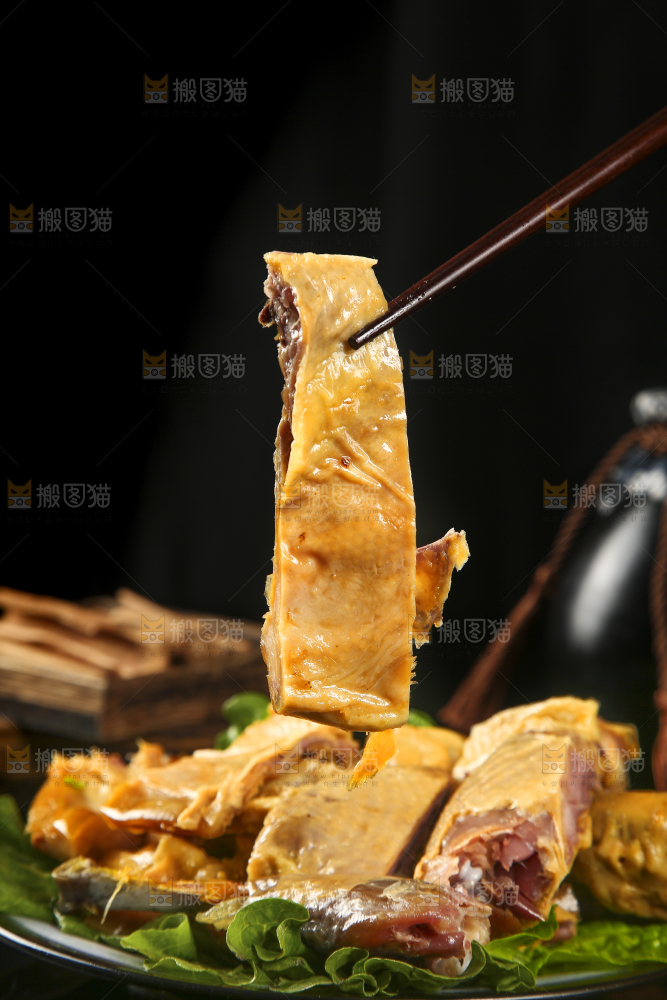 筷子上夹着风干鸡