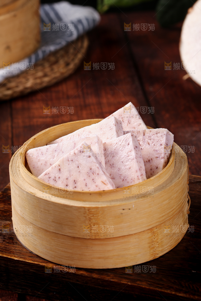 蒸笼里装着荔浦芋头切块