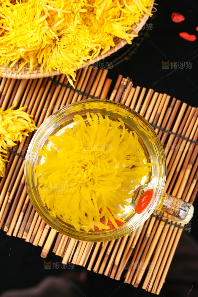 一杯金丝皇菊茶