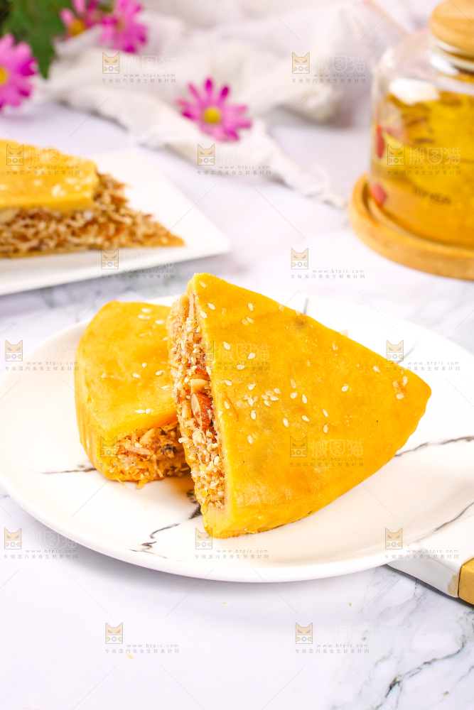 盘子里装着化州拖罗饼切块