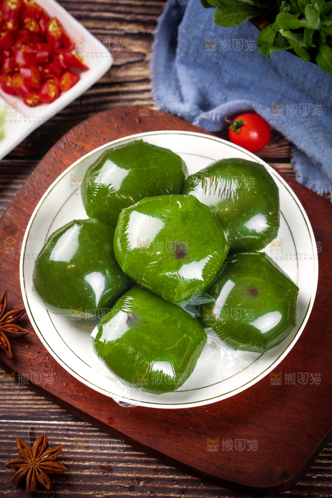 盘子里的豆沙青团