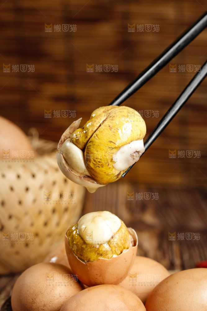 筷子上夹着凤凰蛋