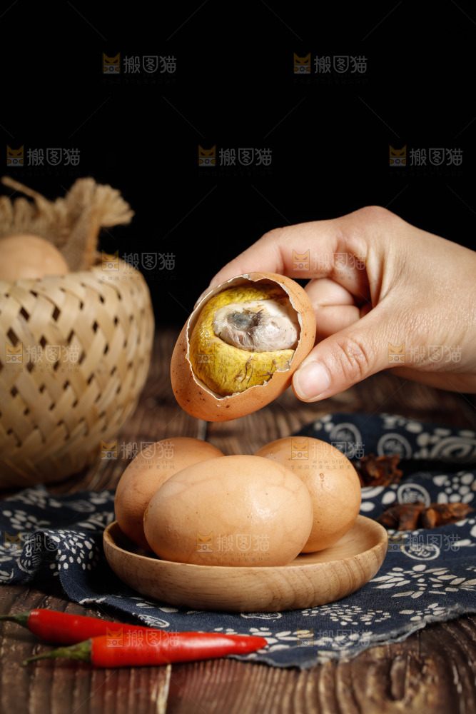 手里拿着新鲜活珠子
