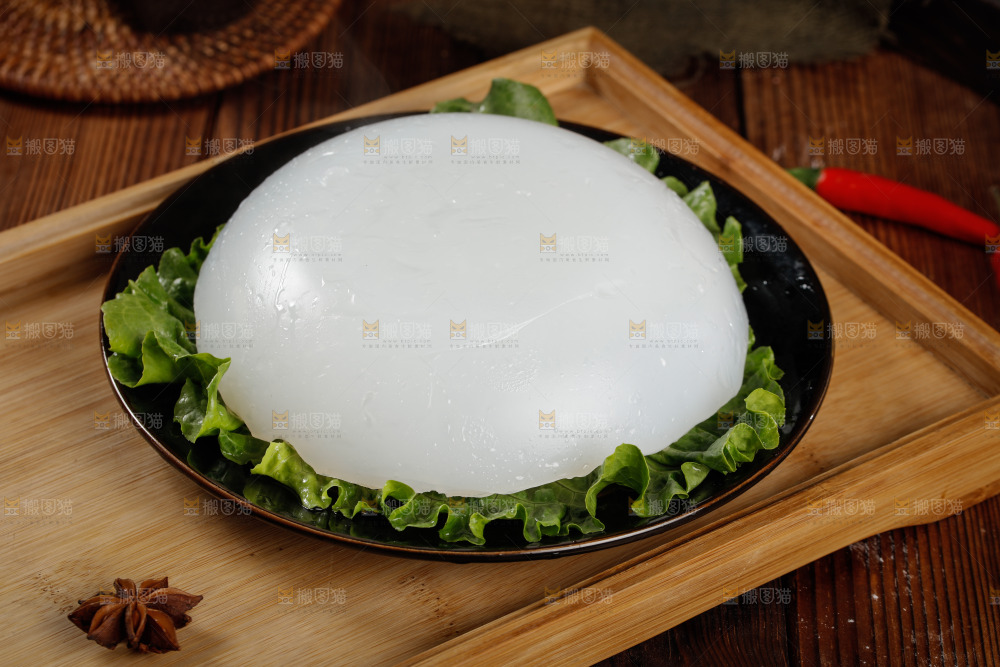 盘子里的凉粉