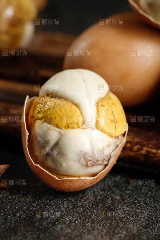 竹底上的新鲜活珠子