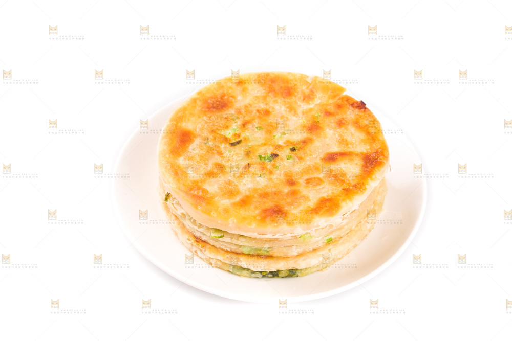 白底上放着一盘葱油饼