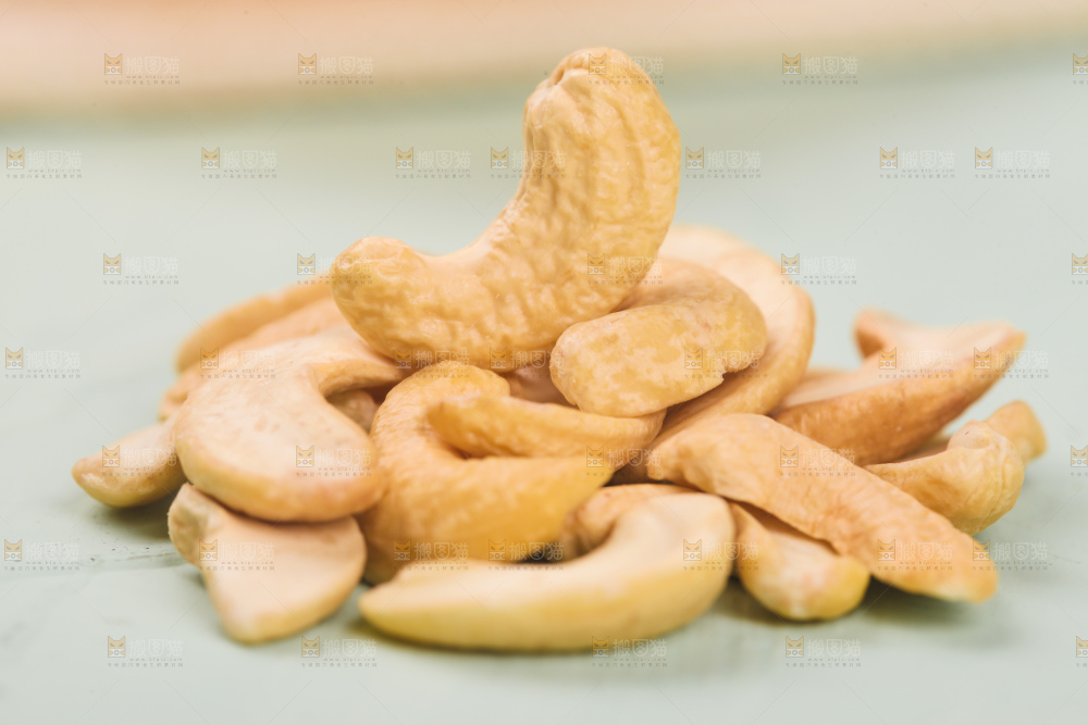 彩底上的腰果