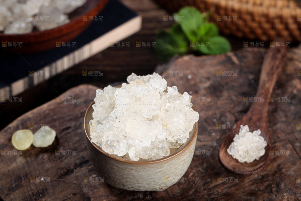 碗里装着雪燕