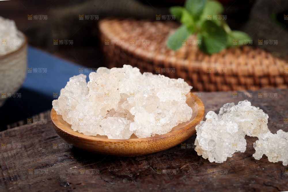 木底上放着一盘云南雪燕