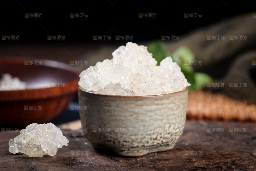 碗里装着雪燕