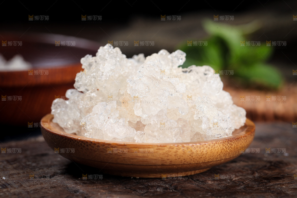 木底上放着一盘云南雪燕