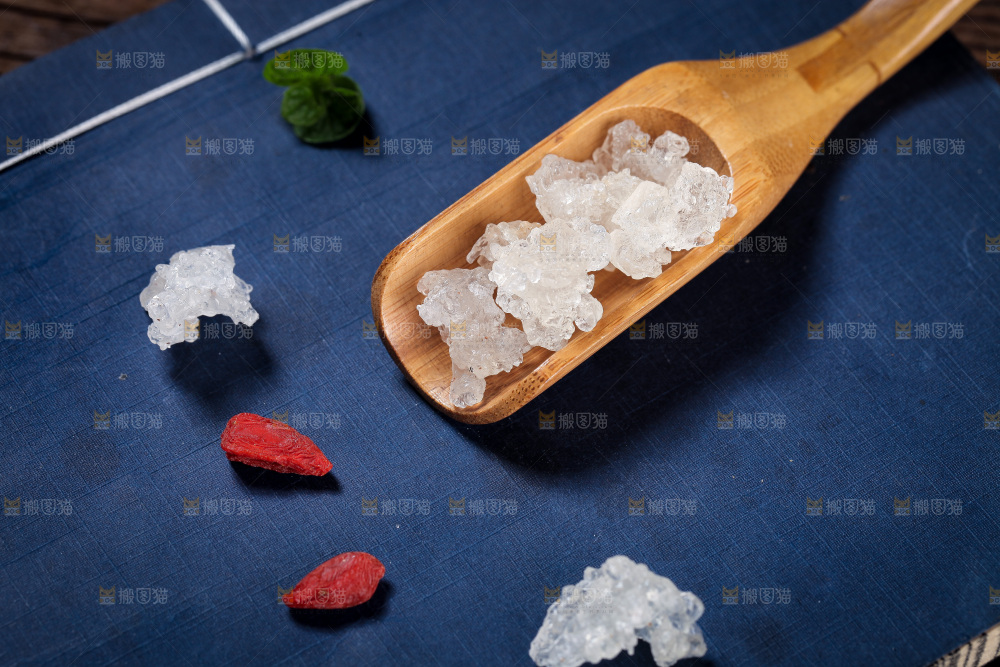 勺子里的雪燕