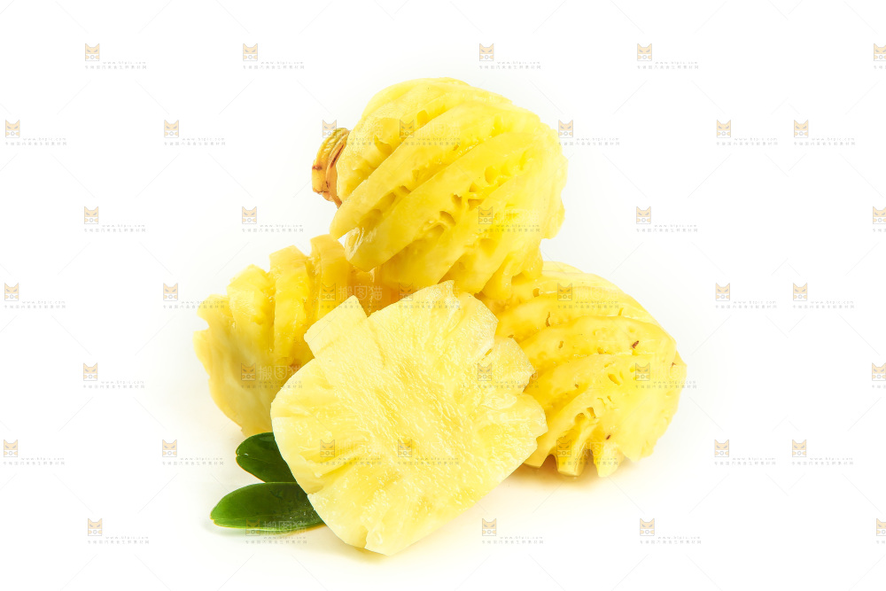 白底上摆放着小菠萝