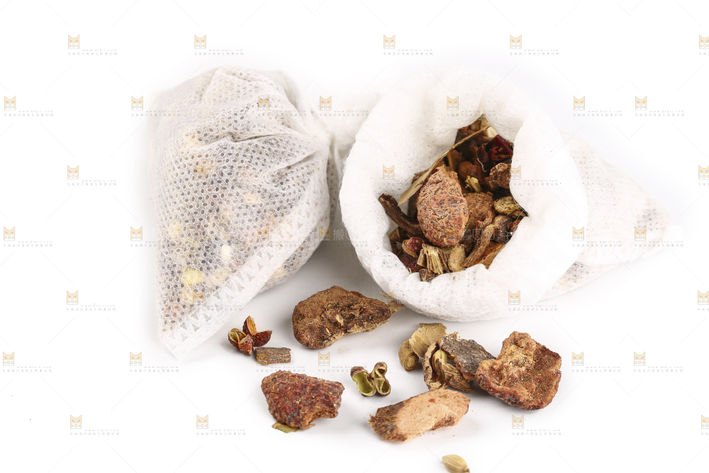 白底上的卤料包