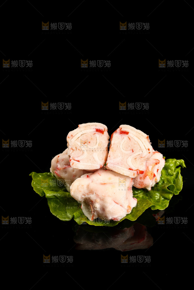 黑底上的龙虾球