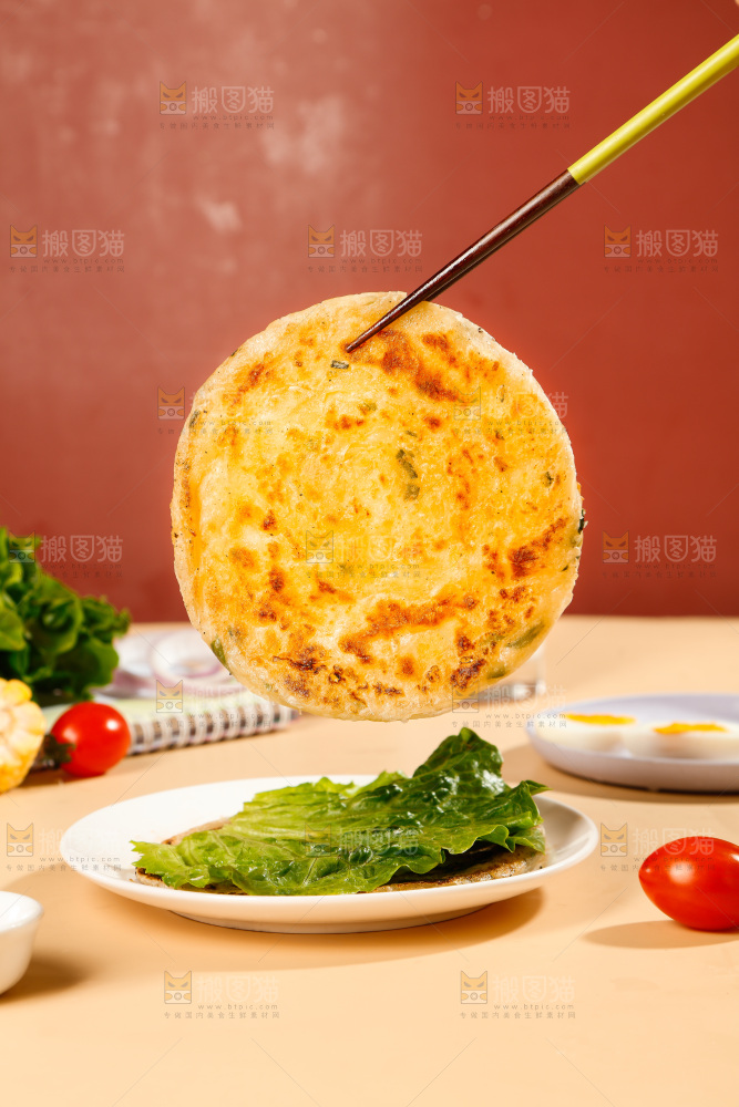 筷子上夹着葱油饼