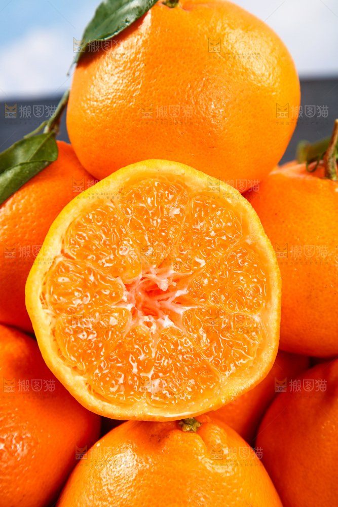 篮子里的新鲜耙耙柑