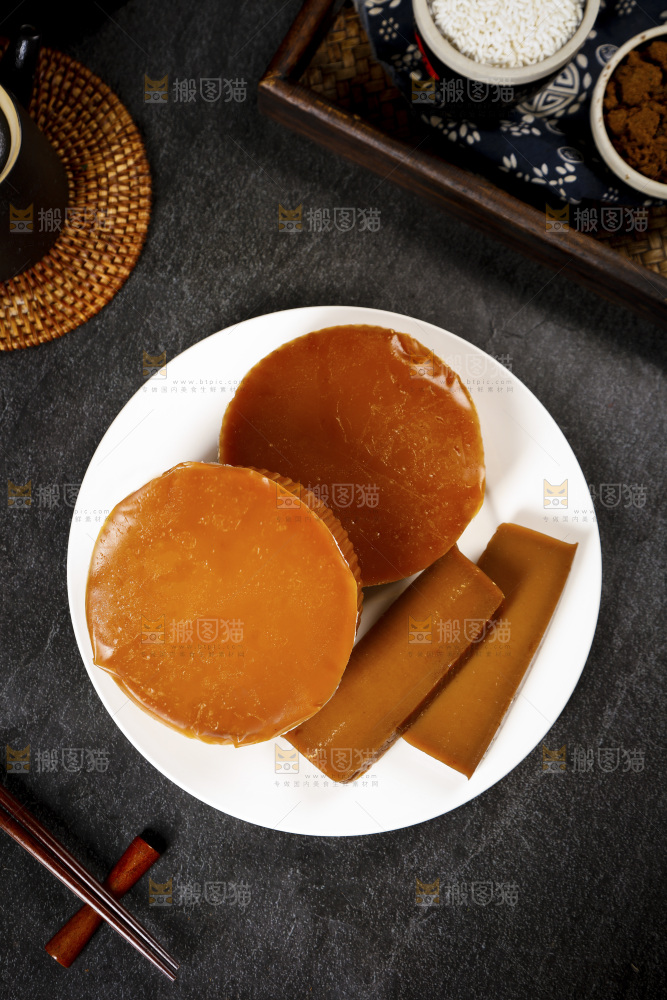 盘子里装着潮汕甜粿