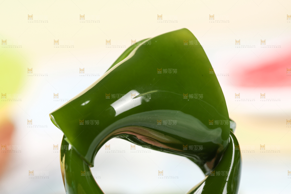 手里拿着海带扣