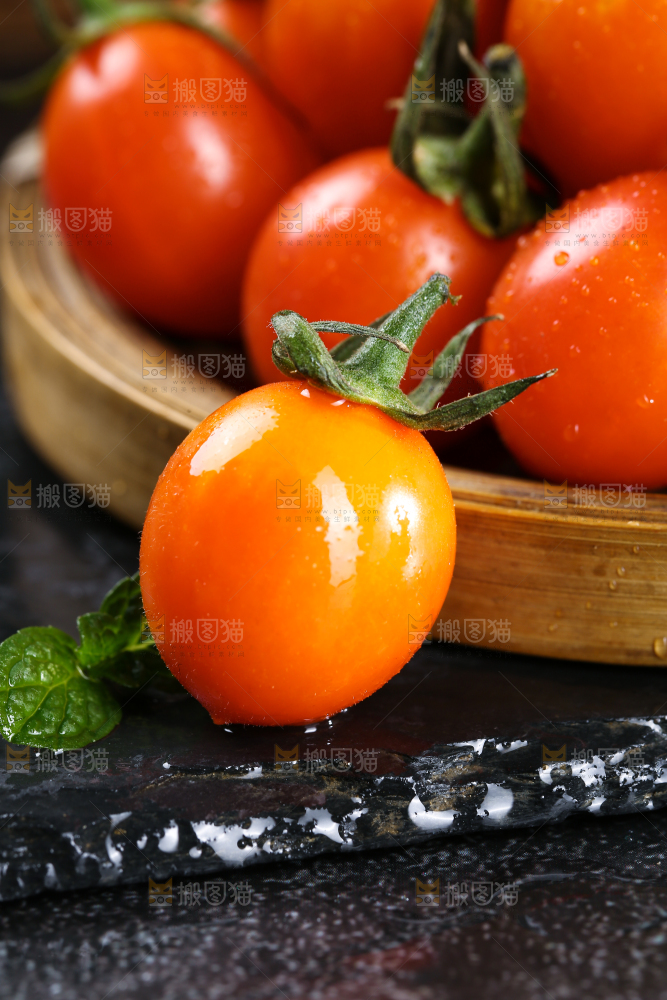 石板上的圣女果