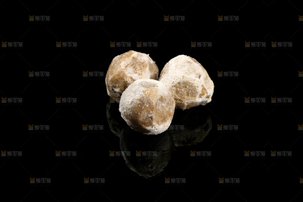 黑底上的手打牛肉丸