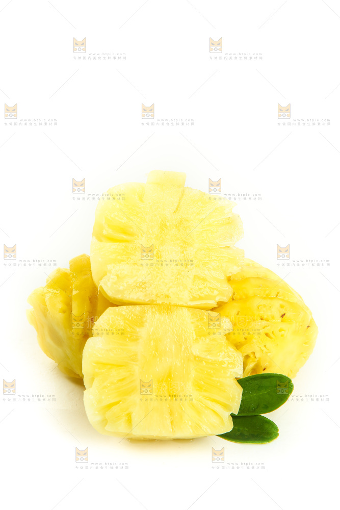 白底上摆放着小菠萝