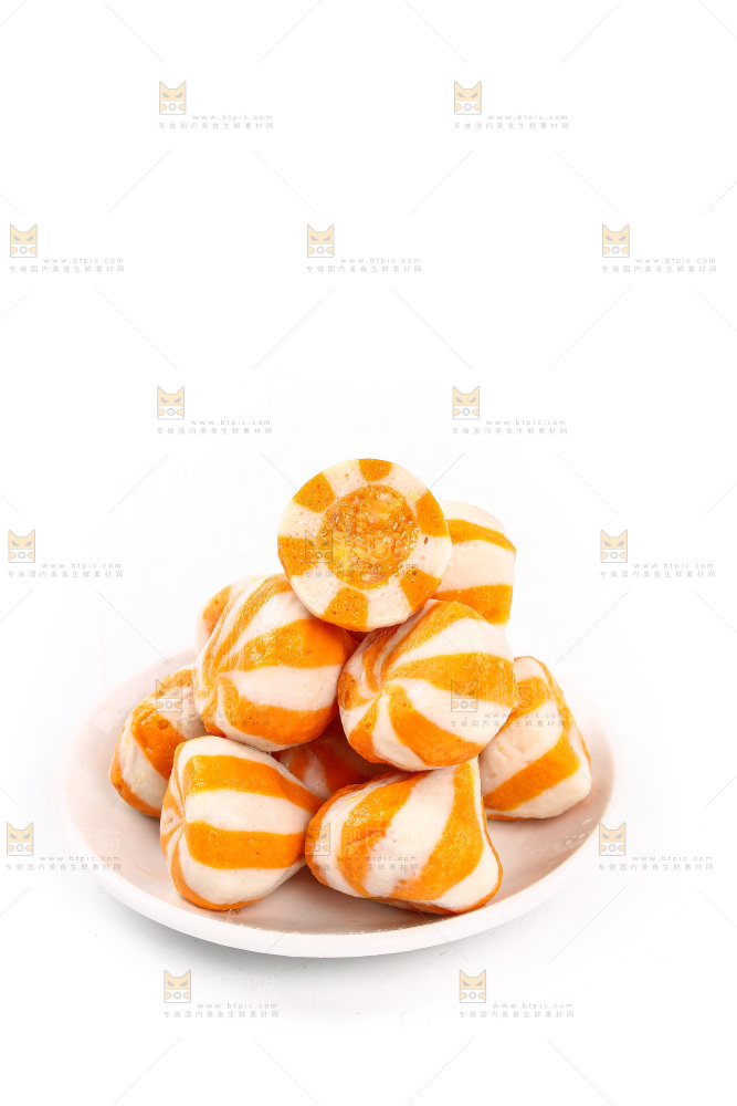 白底上放着一碟心鱼丸