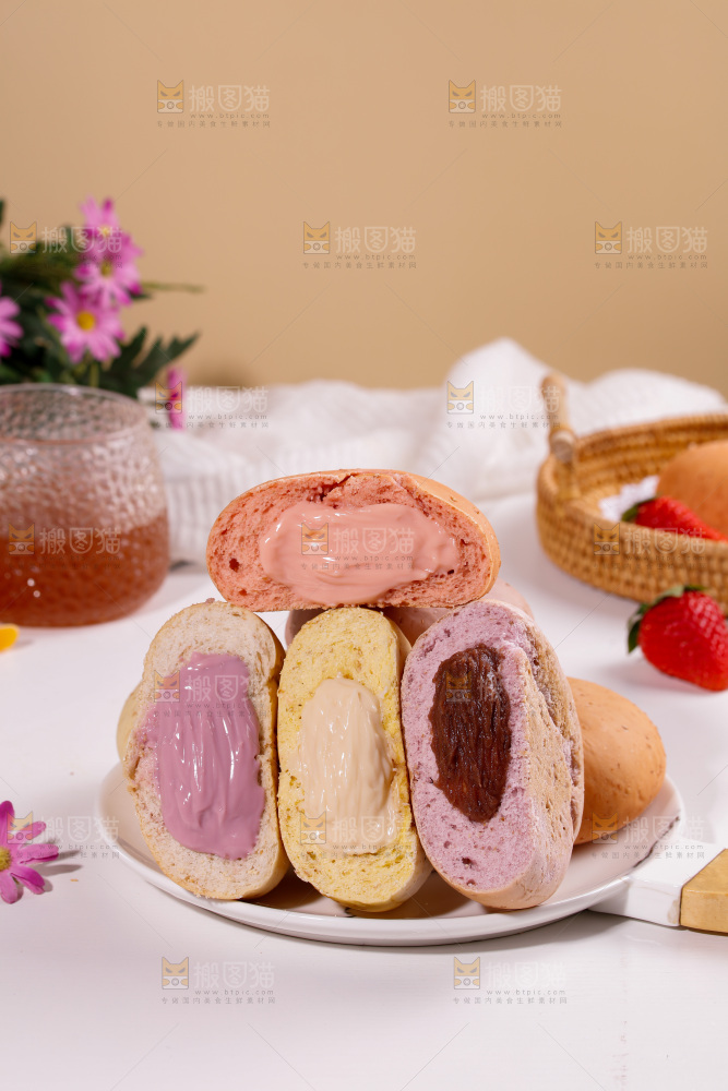 盘子里的夹心欧包