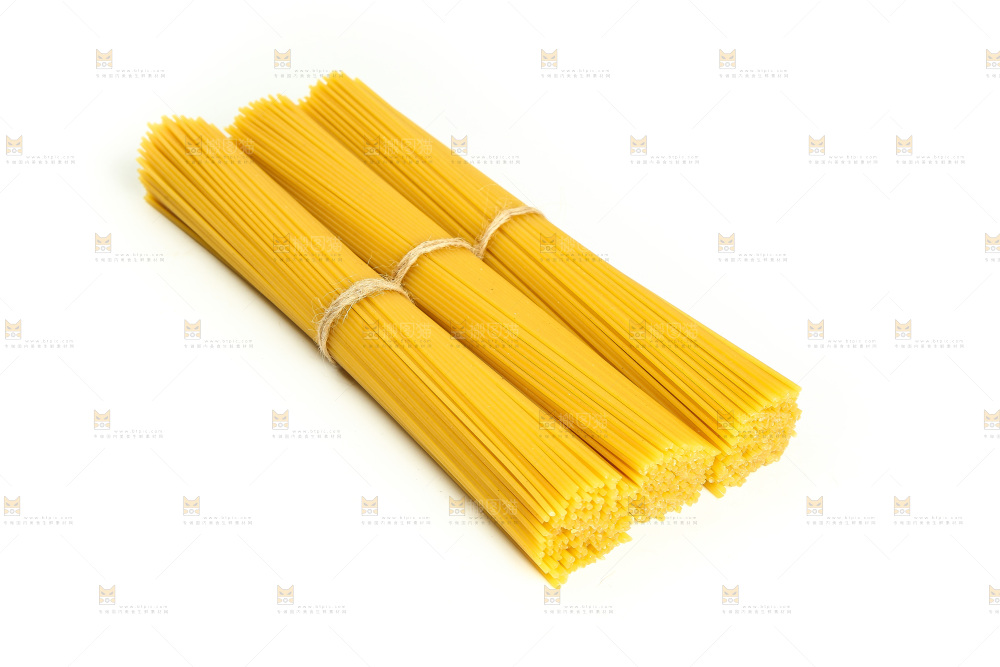 白底上的玉米干面条