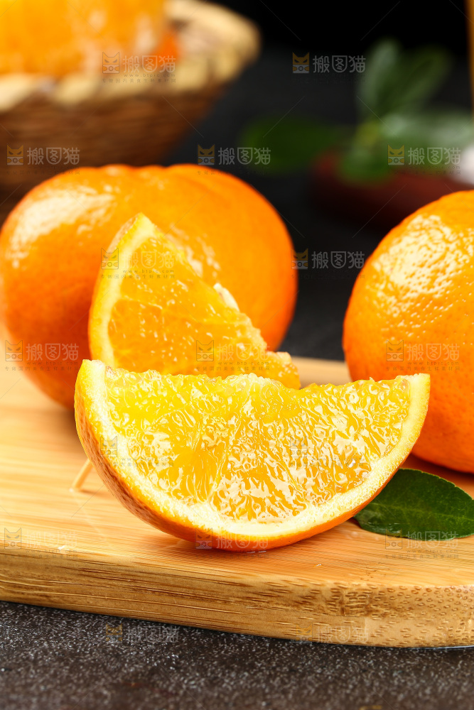 木板上放着沃柑果肉