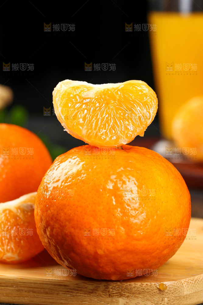 木板上放着广西武鸣沃柑