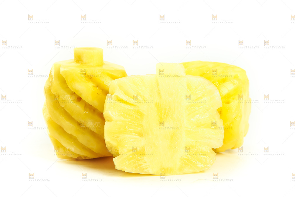 白底上摆放着小菠萝