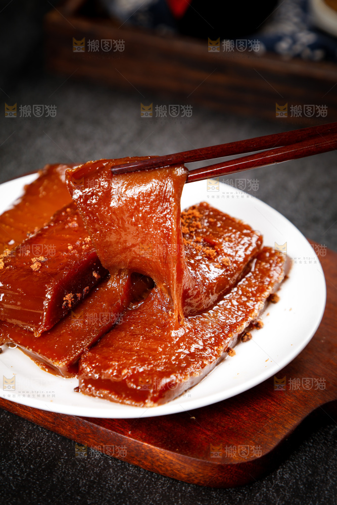 筷子上夹着广式年糕