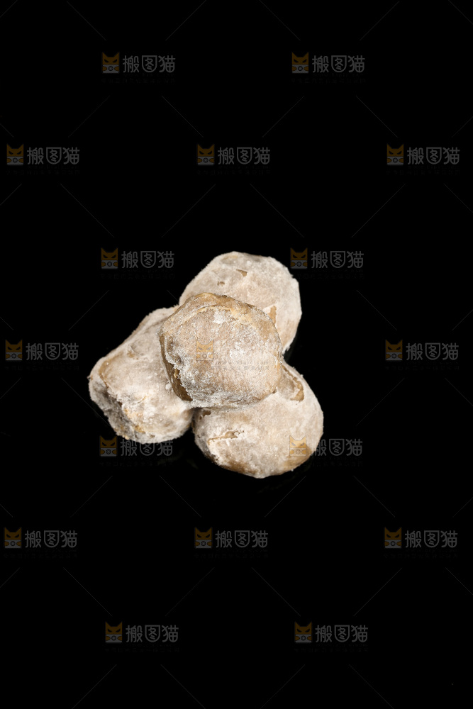 黑底上的手打牛肉丸