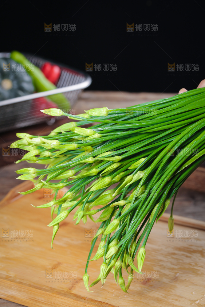 新鲜的韭菜苔