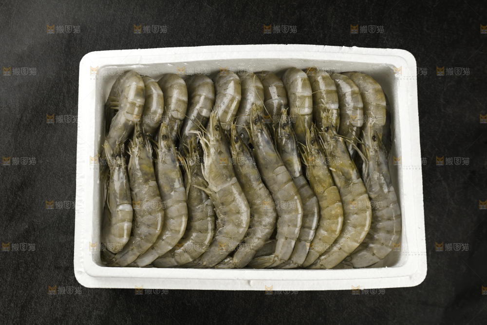 箱子里放着一堆大虾
