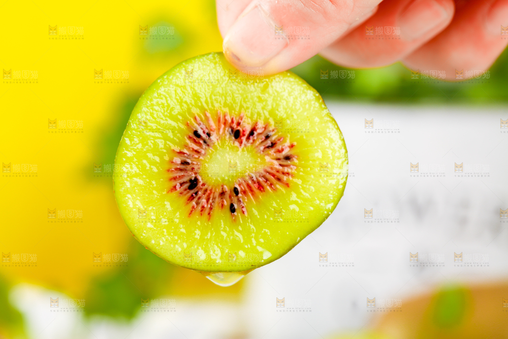 碟子里的奇异果