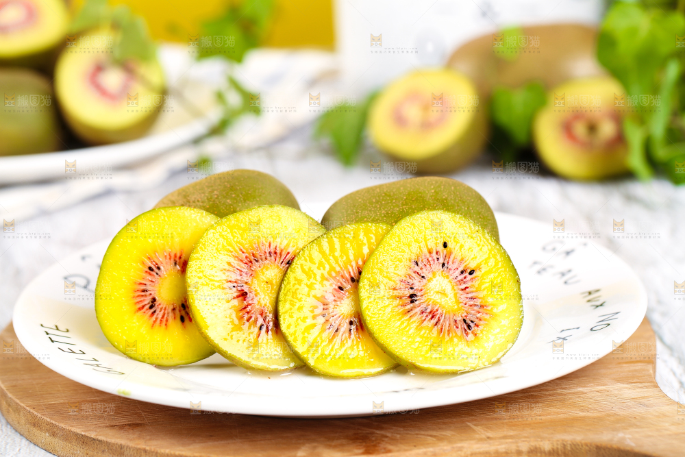 碟子里的奇异果