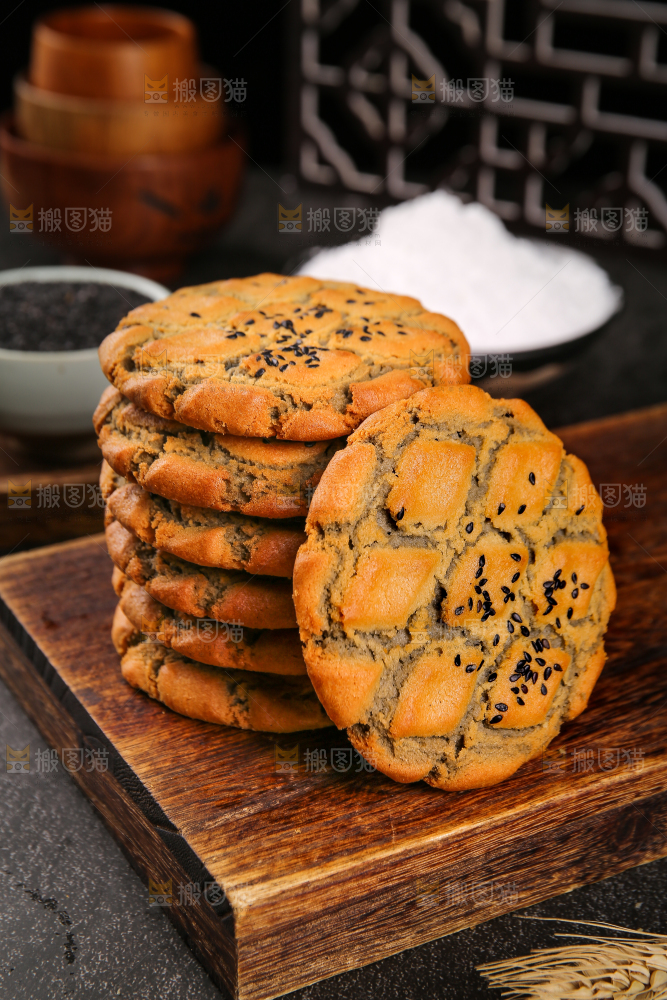 木板上的铁棍山药桃酥