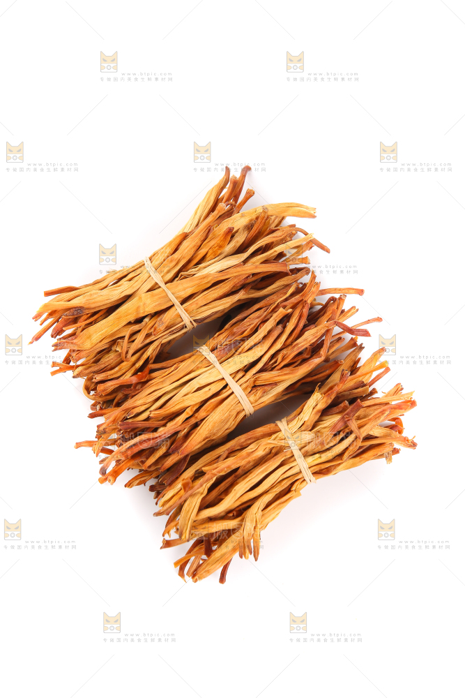 白底上摆放的干黄花菜