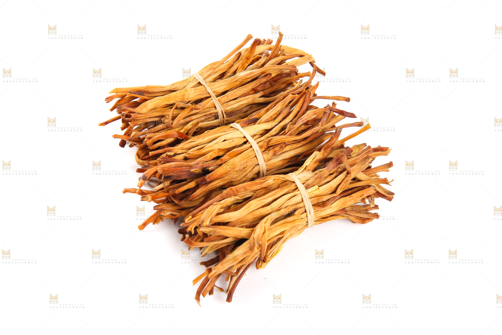 白底上摆放的黄花菜