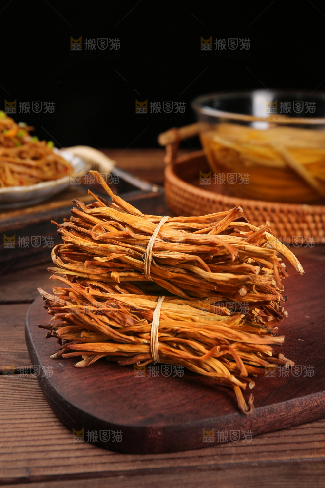 木底上的干黄花菜