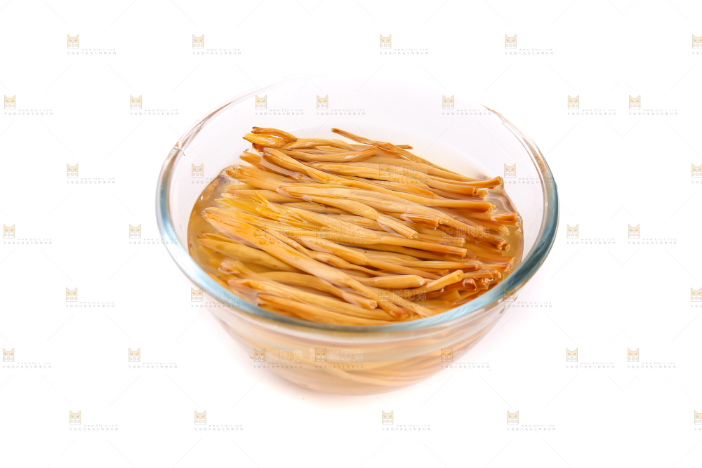 白底上的一碗黄花菜