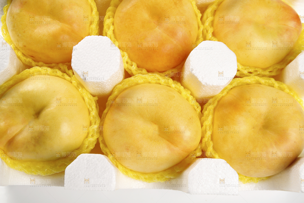 泡沫箱里的黄金油蟠桃