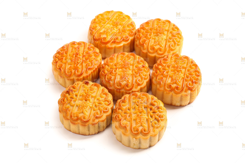 白底上摆放的蛋黄月饼