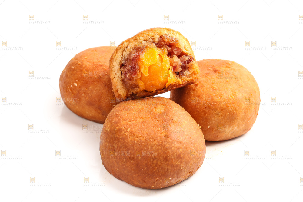 白底上的火腿蛋黄月饼