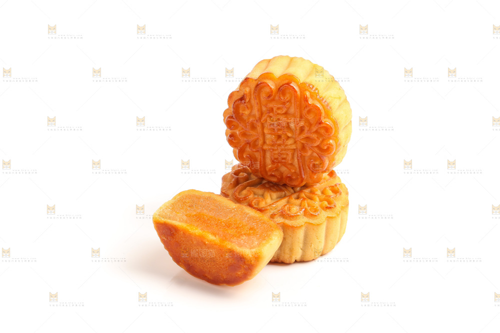 白底上的广式蛋黄月饼